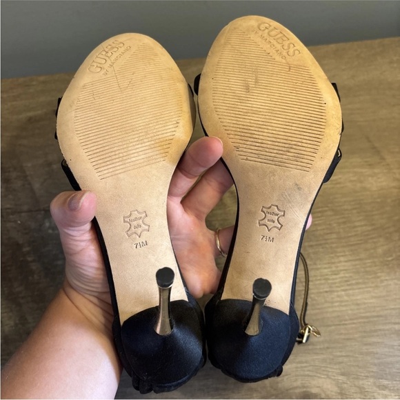 Guess Black And Gold Stiletto Heels Size 7.5M - Picture 6 of 11